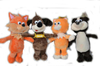 Chat et chien de poupée d'animal de bande dessinée en peluche