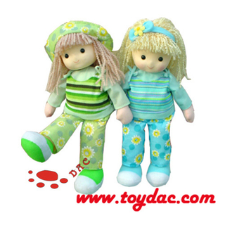 Poupée en peluche avec jouet à cheveux