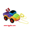 Voiture d'enfants en plastique en peluche chaude