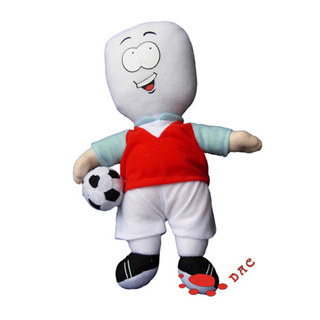 Poupée de dessin animé en peluche