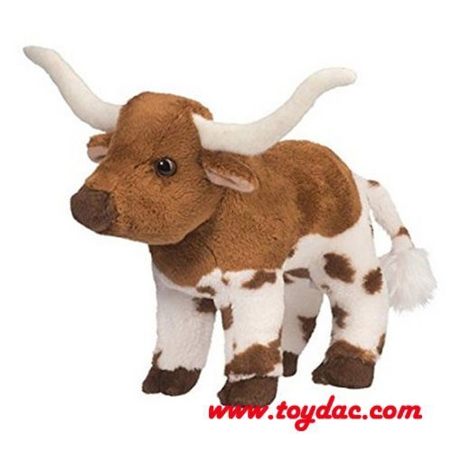 Vache jaune au lait mou avec tache