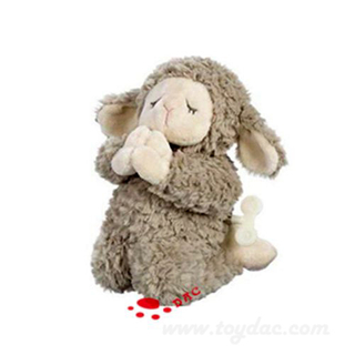 Agneau de prière en peluche à la mode