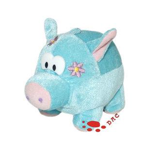 "Porcelet de couleur de cochon de dessin animé en peluche"